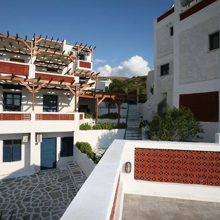 St George Studios & Apartments Batsi  Bagian luar foto