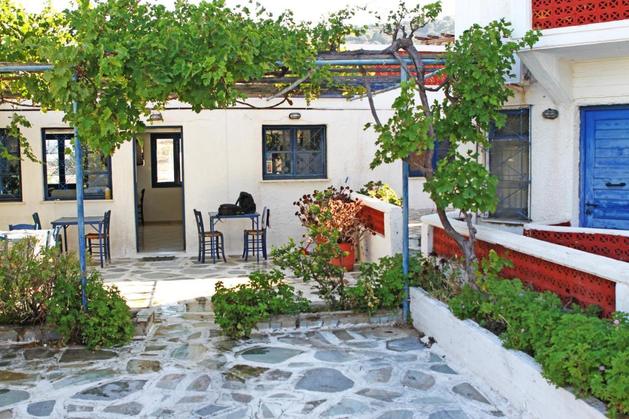 St George Studios & Apartments Batsi  Bagian luar foto