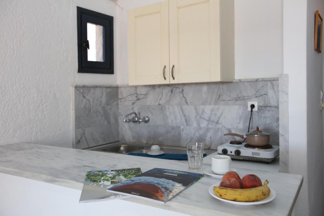 St George Studios & Apartments Batsi  Bagian luar foto