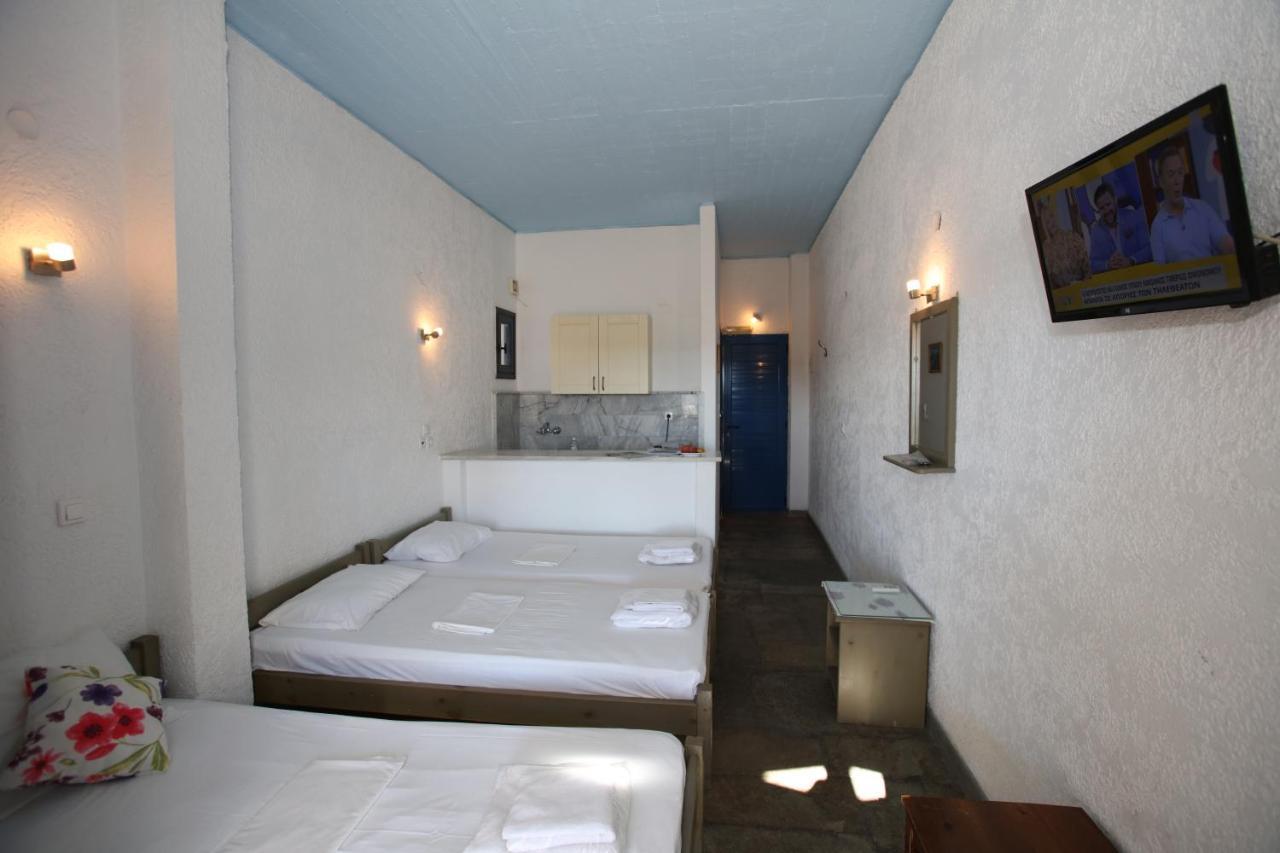 St George Studios & Apartments Batsi  Bagian luar foto
