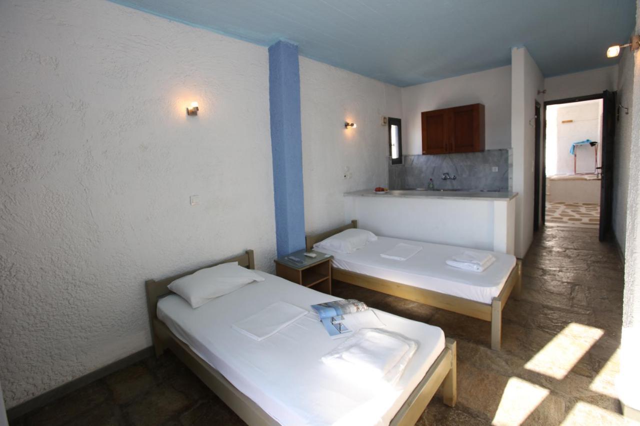 St George Studios & Apartments Batsi  Bagian luar foto