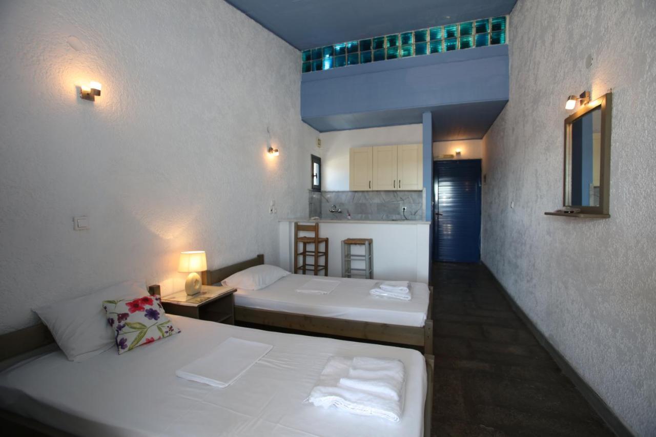 St George Studios & Apartments Batsi  Bagian luar foto