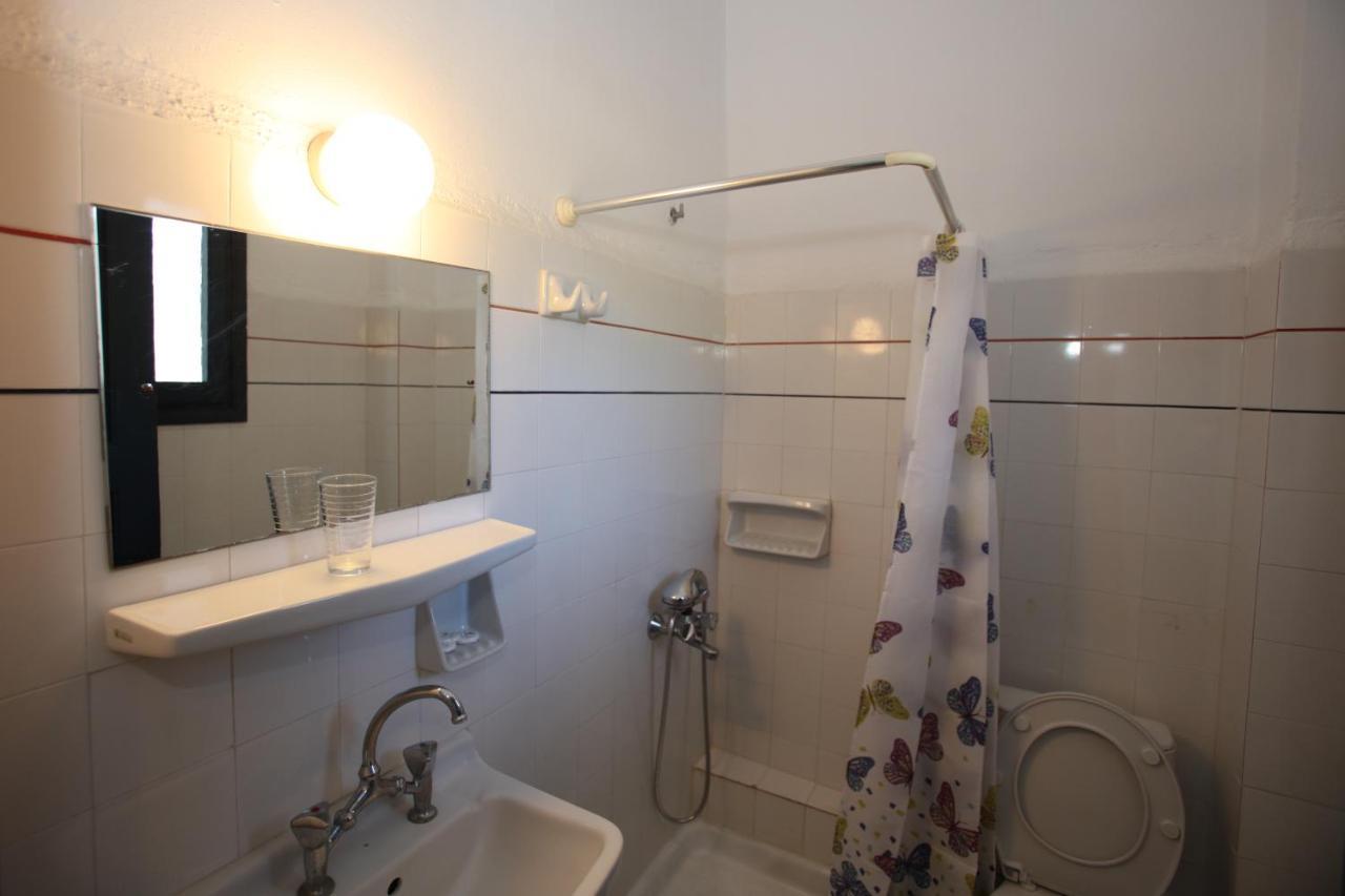 St George Studios & Apartments Batsi  Bagian luar foto