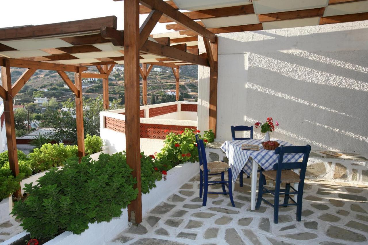 St George Studios & Apartments Batsi  Bagian luar foto