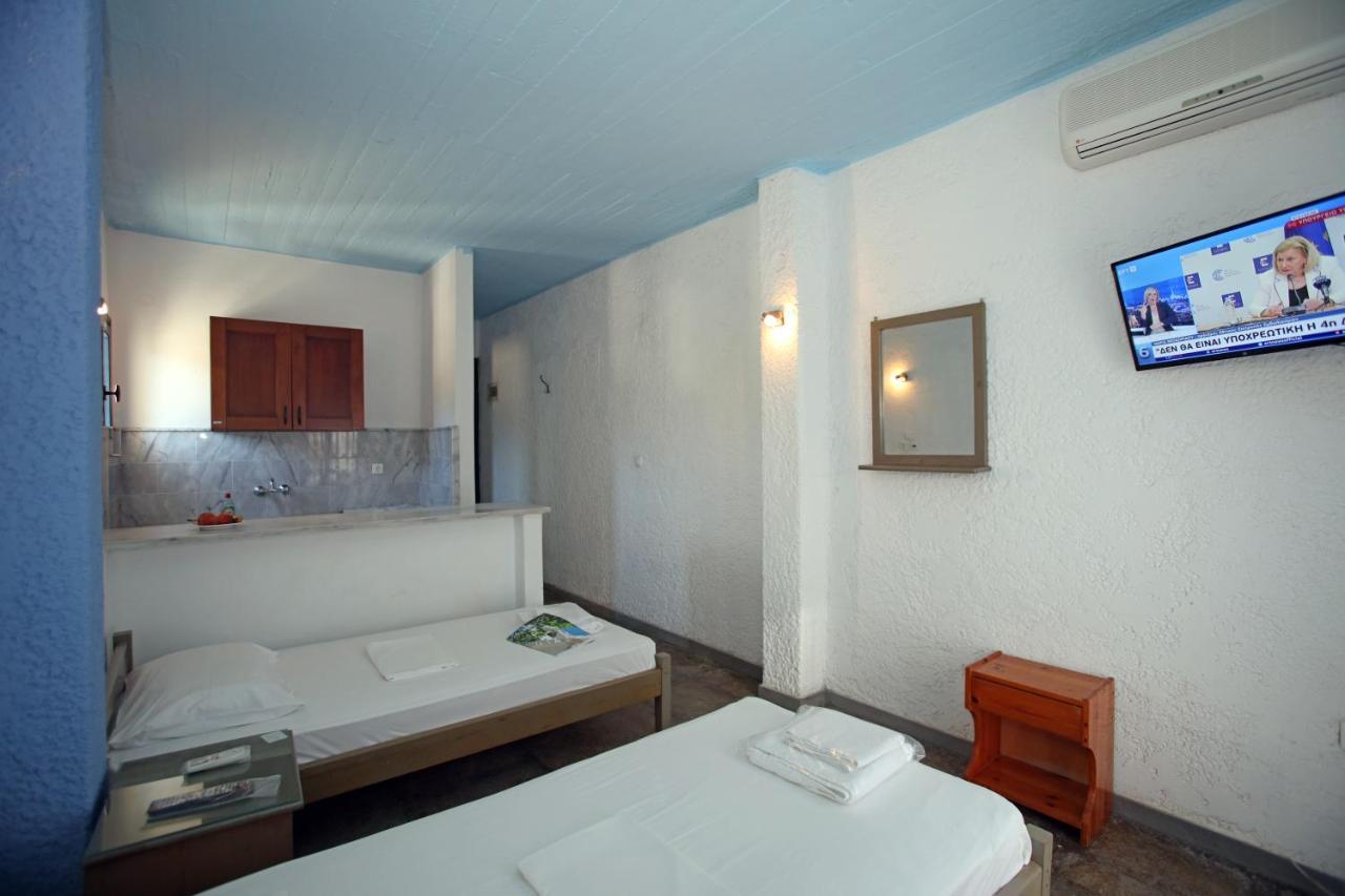 St George Studios & Apartments Batsi  Bagian luar foto