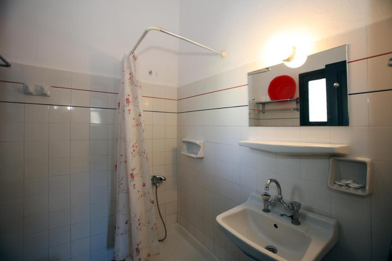 St George Studios & Apartments Batsi  Bagian luar foto