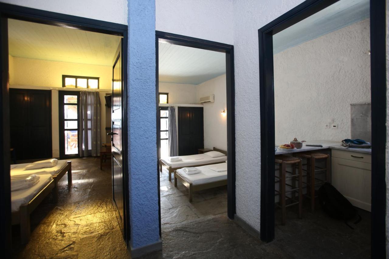 St George Studios & Apartments Batsi  Bagian luar foto