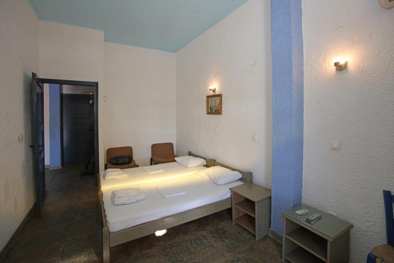 St George Studios & Apartments Batsi  Bagian luar foto