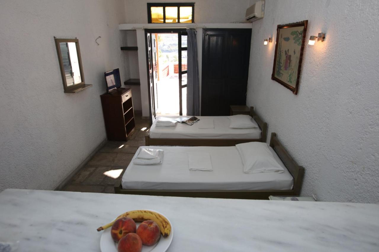St George Studios & Apartments Batsi  Bagian luar foto