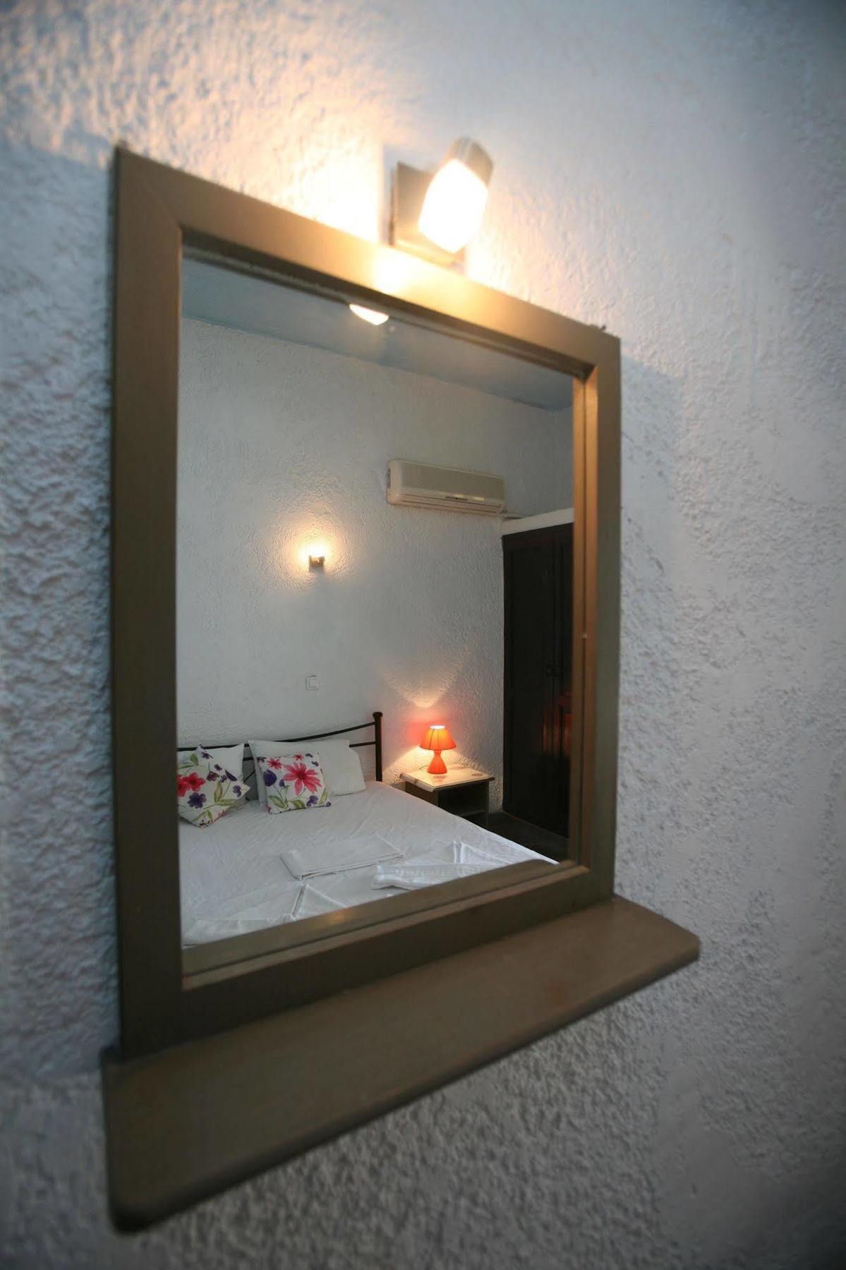 St George Studios & Apartments Batsi  Bagian luar foto