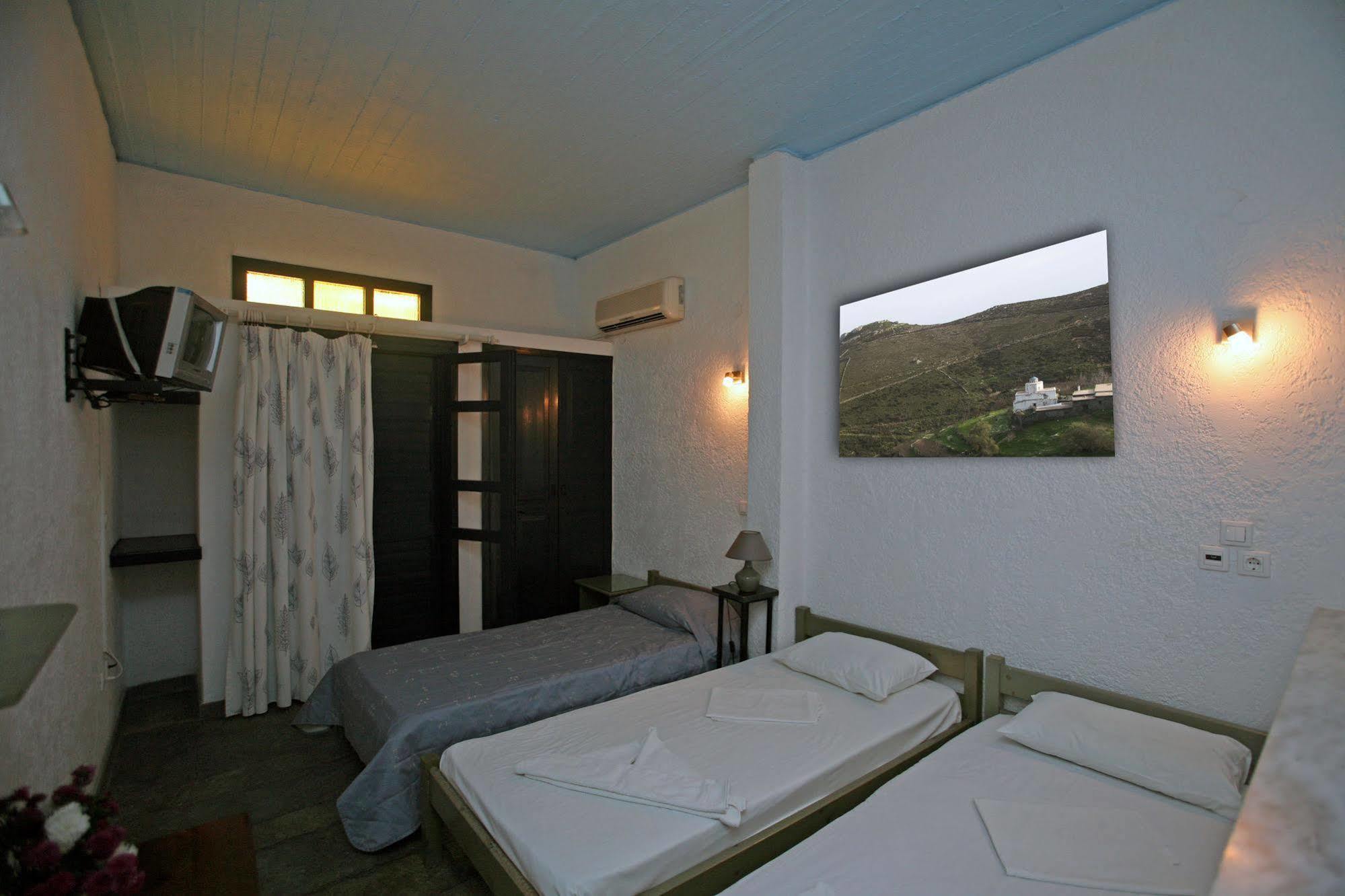 St George Studios & Apartments Batsi  Bagian luar foto