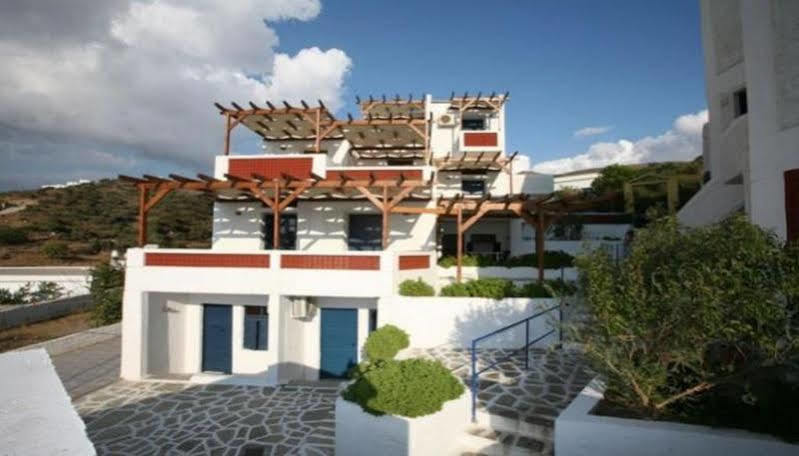 St George Studios & Apartments Batsi  Bagian luar foto